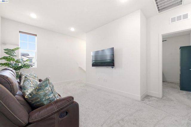 5717 Tournament Ct, Tracy, CA 95377