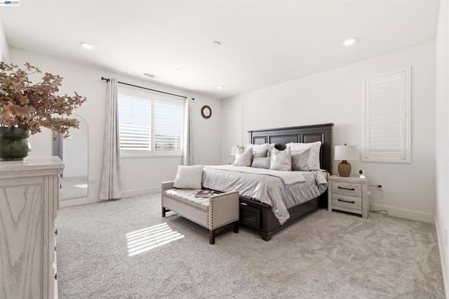 5717 Tournament Ct, Tracy, CA 95377