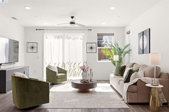 5717 Tournament Ct, Tracy, CA 95377