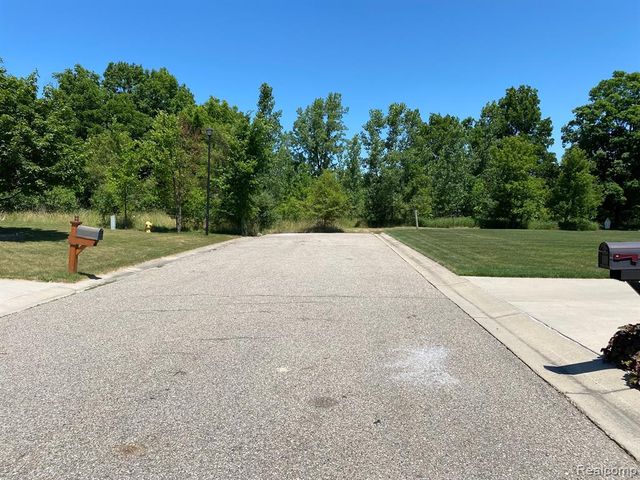 oo Walnut Creek Drive, Flint, MI 48532