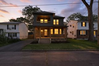 28 Van Buren Ave, Springfield, MA 01104