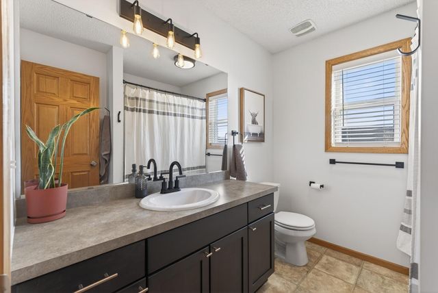9465 Glacier Road, Minnetrista, MN 55375