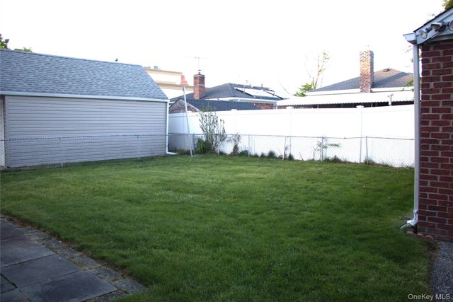 8417 264th Street, Floral Park, NY 11001