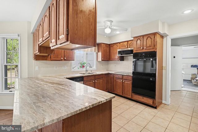 999 LAKE HERITAGE DR, Ruther Glen, VA 22546