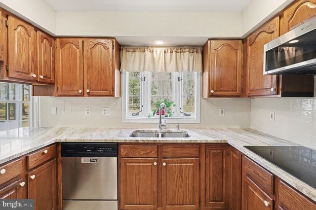 999 LAKE HERITAGE DR, Ruther Glen, VA 22546