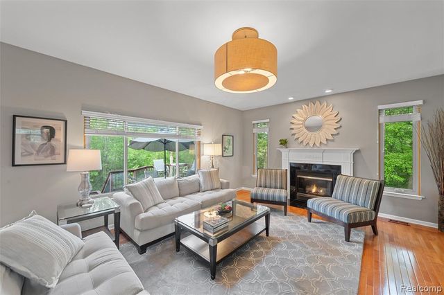 10099 Fernbrooke Drive, Brighton, MI 48116