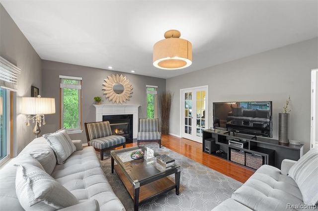 10099 Fernbrooke Drive, Brighton, MI 48116