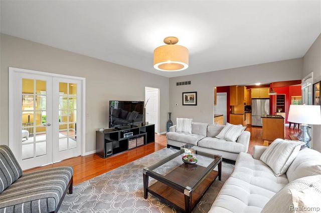 10099 Fernbrooke Drive, Brighton, MI 48116