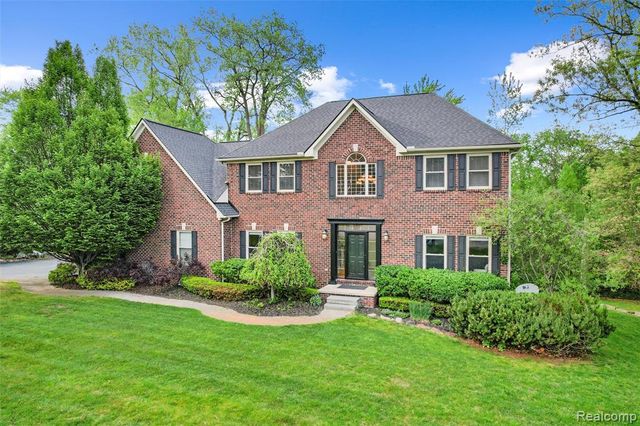 10099 Fernbrooke Drive, Brighton, MI 48116