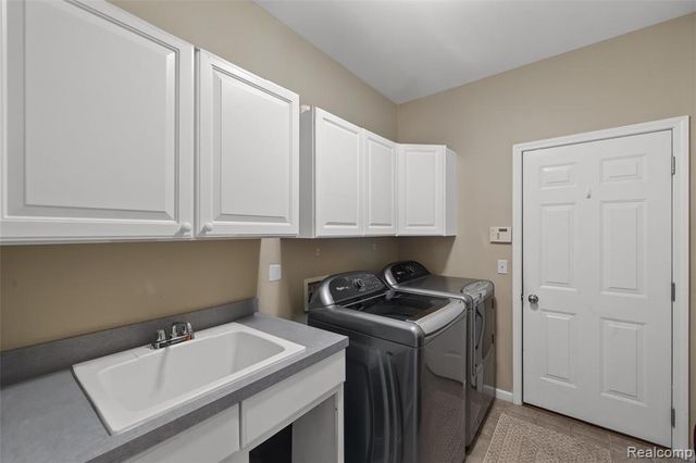 10099 Fernbrooke Drive, Brighton, MI 48116