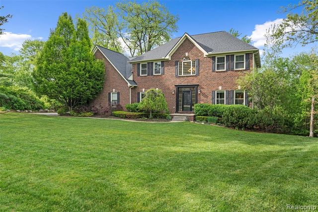 10099 Fernbrooke Drive, Brighton, MI 48116