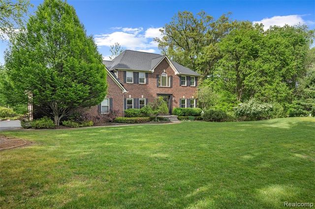 10099 Fernbrooke Drive, Brighton, MI 48116
