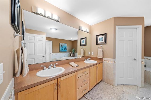 10099 Fernbrooke Drive, Brighton, MI 48116