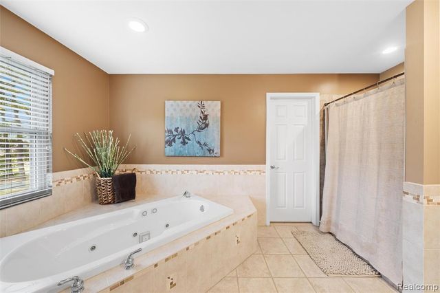 10099 Fernbrooke Drive, Brighton, MI 48116