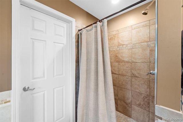 10099 Fernbrooke Drive, Brighton, MI 48116