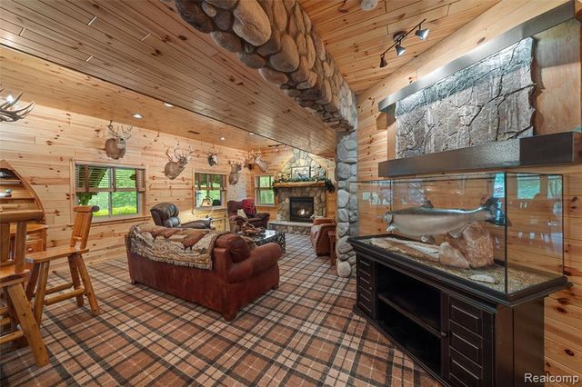 10099 Fernbrooke Drive, Brighton, MI 48116