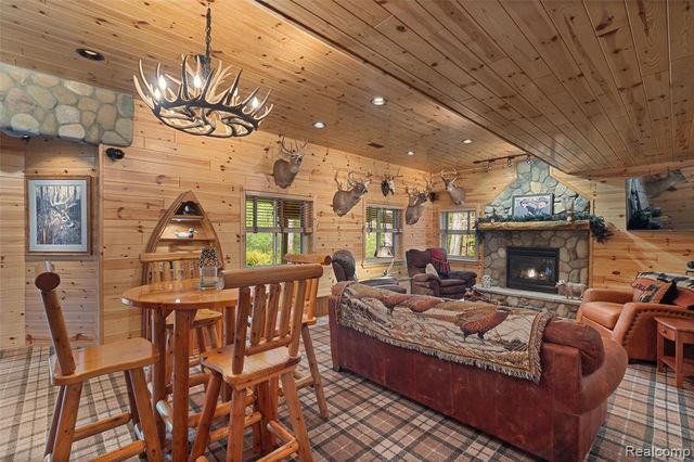 10099 Fernbrooke Drive, Brighton, MI 48116