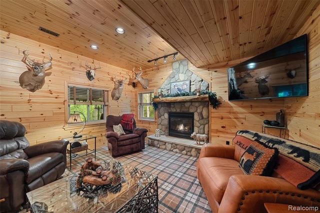 10099 Fernbrooke Drive, Brighton, MI 48116