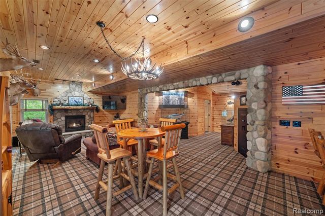 10099 Fernbrooke Drive, Brighton, MI 48116