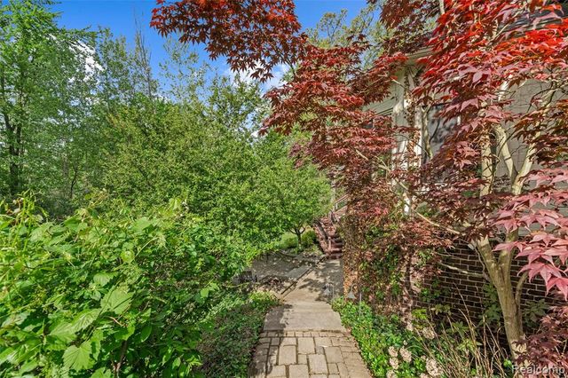 10099 Fernbrooke Drive, Brighton, MI 48116