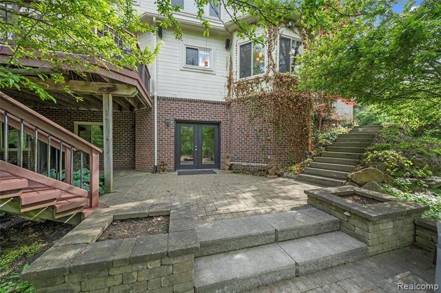 10099 Fernbrooke Drive, Brighton, MI 48116