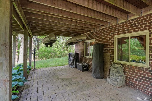10099 Fernbrooke Drive, Brighton, MI 48116