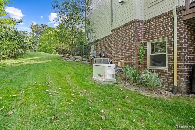 10099 Fernbrooke Drive, Brighton, MI 48116