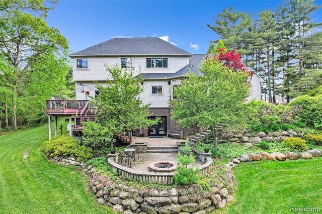 10099 Fernbrooke Drive, Brighton, MI 48116