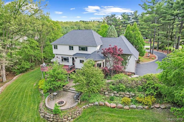 10099 Fernbrooke Drive, Brighton, MI 48116