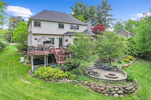 10099 Fernbrooke Drive, Brighton, MI 48116