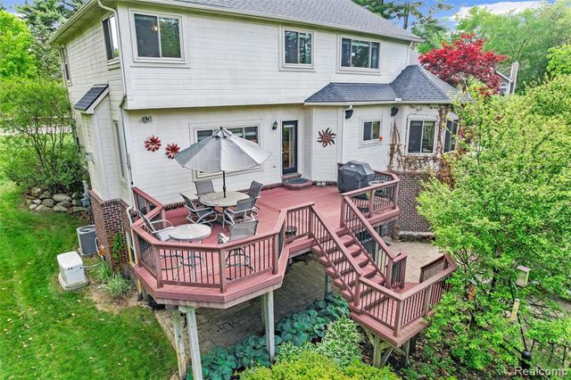 10099 Fernbrooke Drive, Brighton, MI 48116