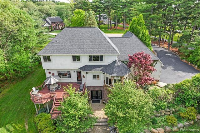 10099 Fernbrooke Drive, Brighton, MI 48116