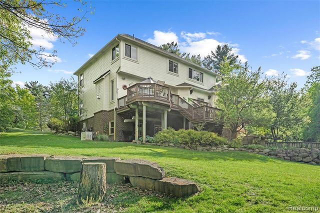 10099 Fernbrooke Drive, Brighton, MI 48116