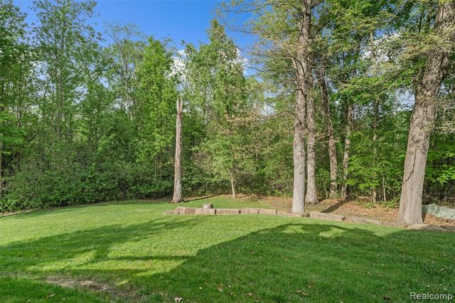 10099 Fernbrooke Drive, Brighton, MI 48116