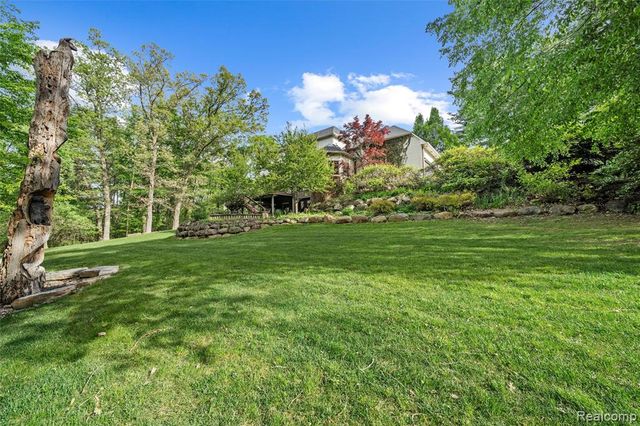 10099 Fernbrooke Drive, Brighton, MI 48116