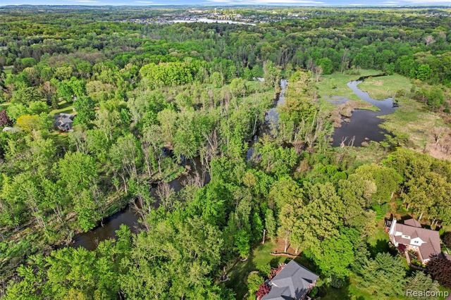 10099 Fernbrooke Drive, Brighton, MI 48116