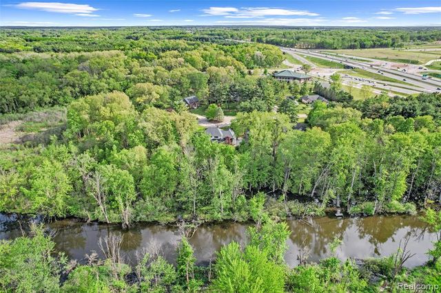 10099 Fernbrooke Drive, Brighton, MI 48116