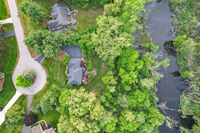 10099 Fernbrooke Drive, Brighton, MI 48116