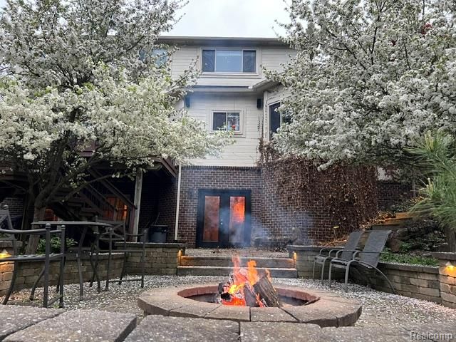 10099 Fernbrooke Drive, Brighton, MI 48116