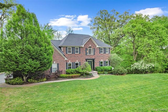 10099 Fernbrooke Drive, Brighton, MI 48116