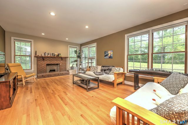 125 Peck Hill Road, Woodbridge, CT 06525