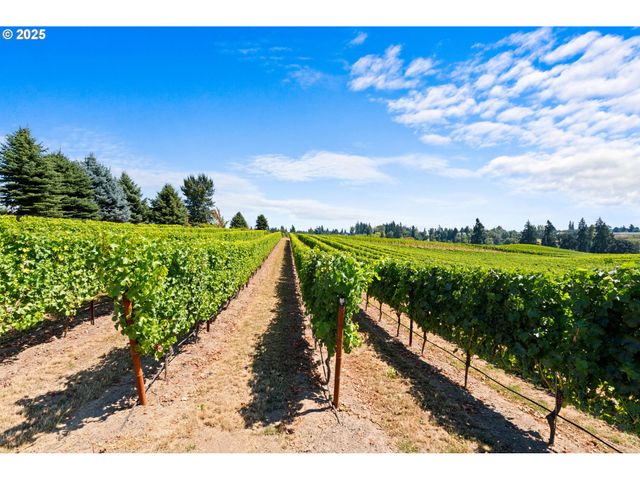 21358 OAK Ln, Aurora, OR 97002