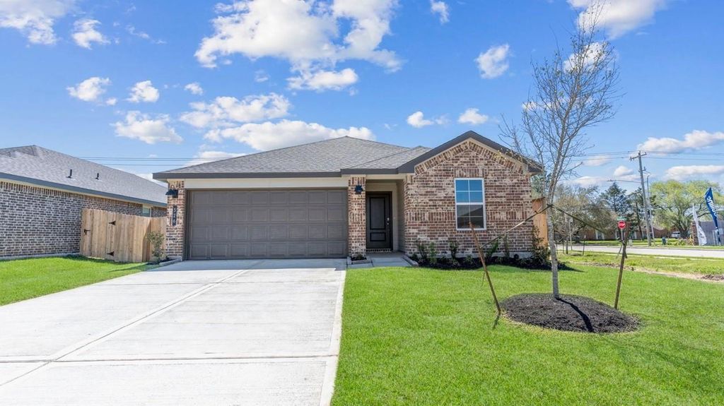 1021 Paddlefish Lane, Alvin, TX 77511