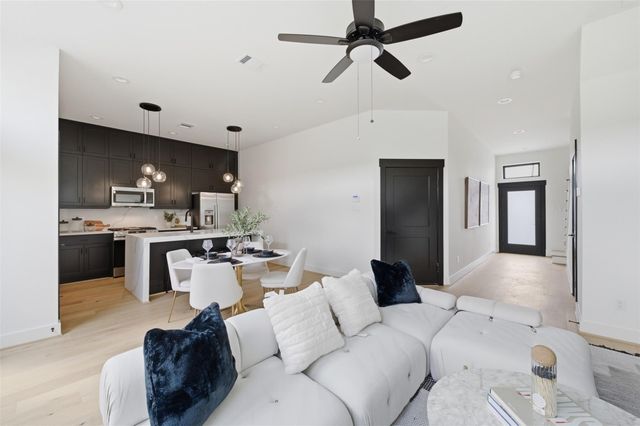 4605 Harrisburg Boulevard A, Houston, TX 77011