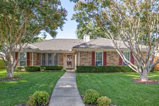 302 Ridgegate Drive, Garland, TX 75040