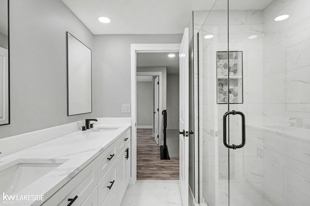 37405 Calka Drive, Sterling Heights, MI 48310