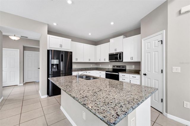 15907 MARINA BAY DRIVE, Winter Garden, FL 34787