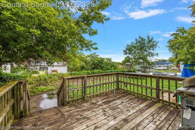 2189 Willow Beach Street, Keego Harbor, MI 48320