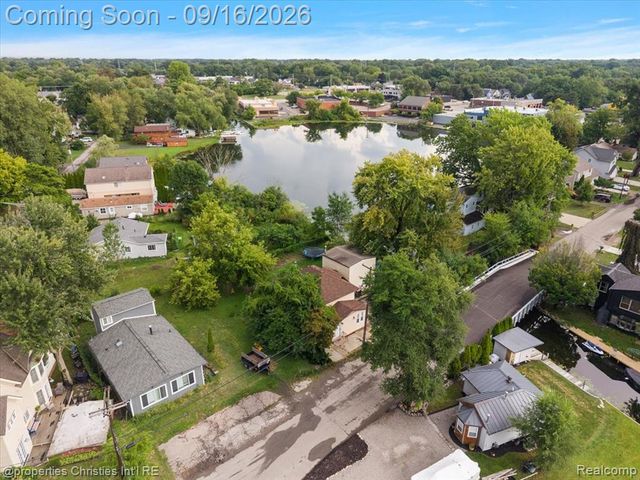 2189 Willow Beach Street, Keego Harbor, MI 48320