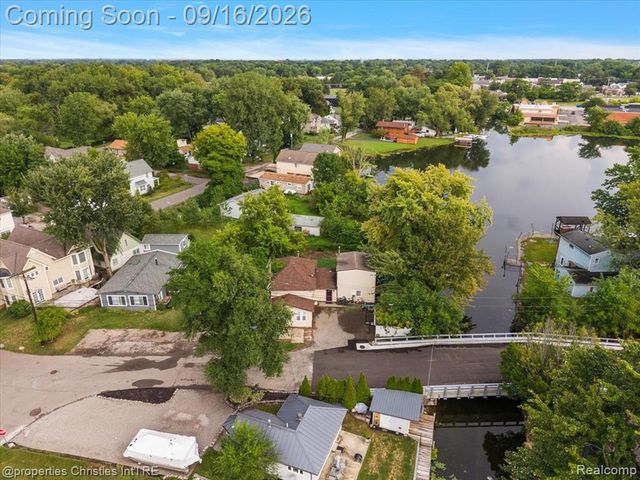 2189 Willow Beach Street, Keego Harbor, MI 48320